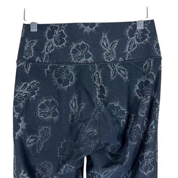 Fabletics Define PowerHold Capri leggings Outlined Floral Womens M Athleisure - Picture 6 of 7